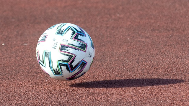 与其竞争对 与其竞争对